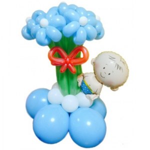 Фигура из шаров Малыш с цветами 
